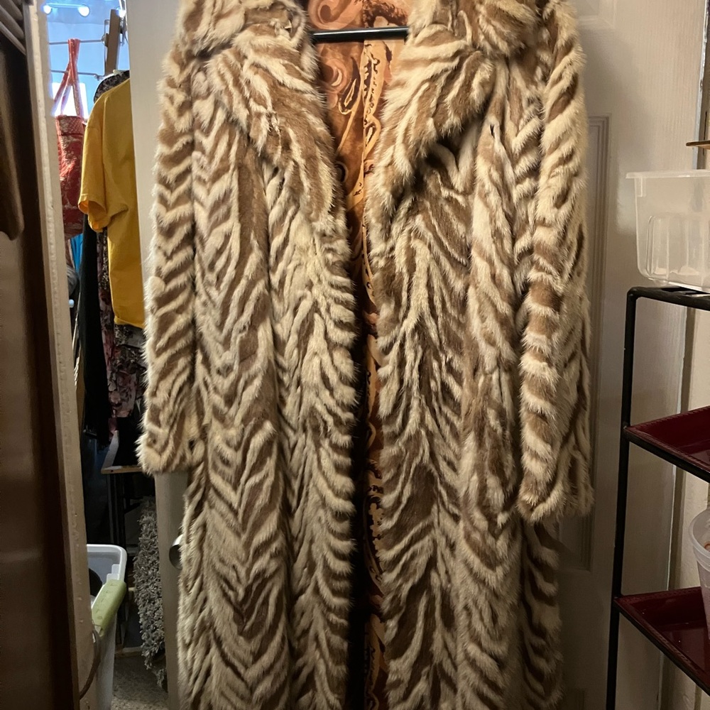 Ladies Mink Paws Luxurious 3/4 Length Fur Coat in Brown and Cream